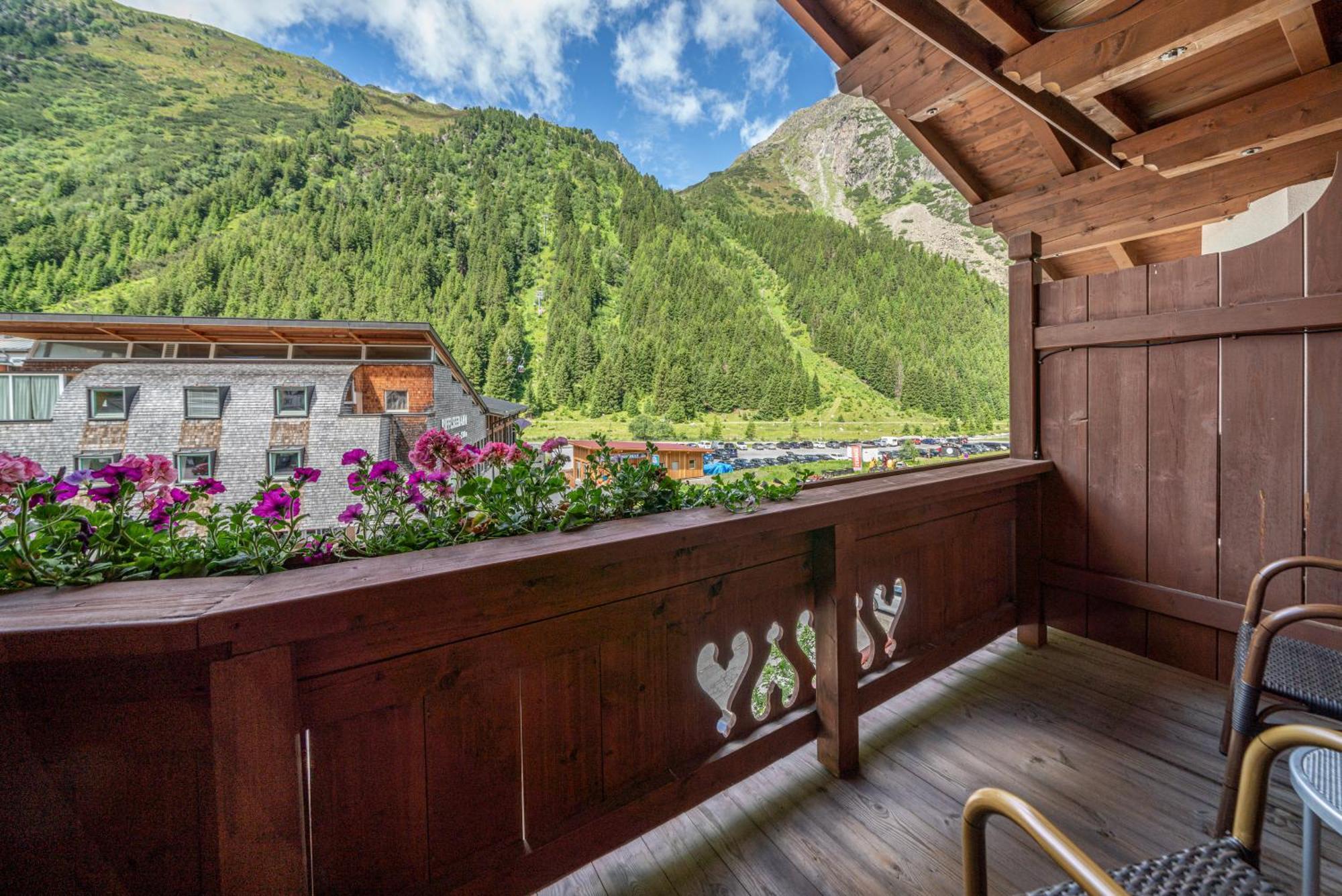 Hotel Mittagskogel Pitztal St. Leonhard im Pitztal Zewnętrze zdjęcie